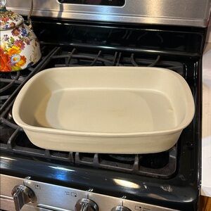 Pampered chef heritage casserole dish great cond.